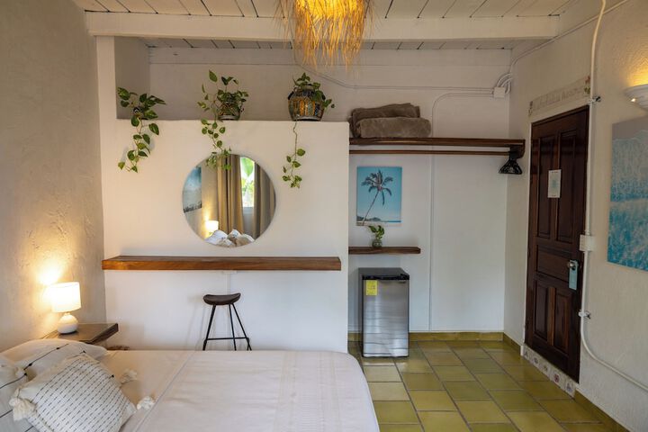 Room 33 of 103