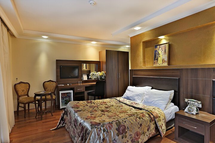 Room 14 of 37
