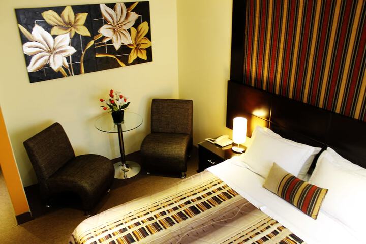 Room 6 of 16