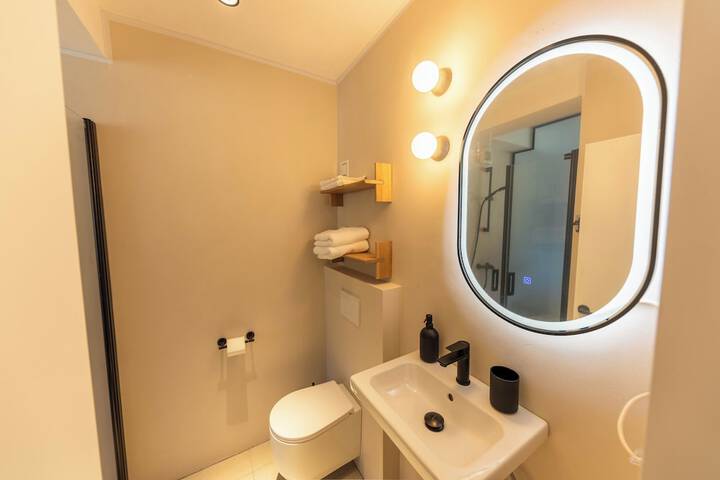 Room 17 of 24