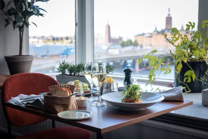Dining 136 of 167