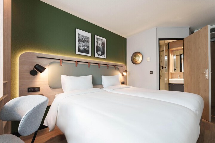 Room 20 of 108
