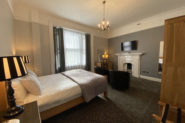 Room 2 of 77
