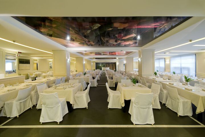 Dining 34 of 47
