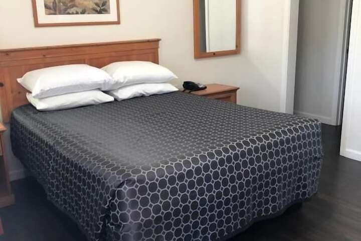 Room 5 of 17