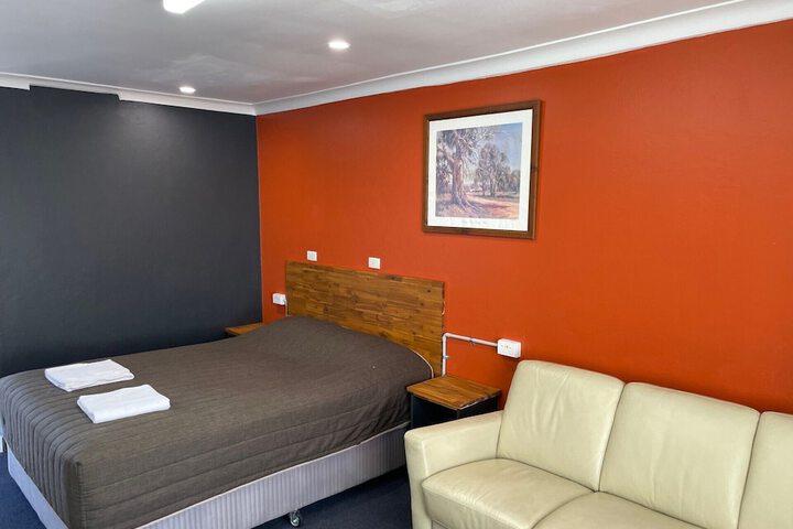Room 11 of 24