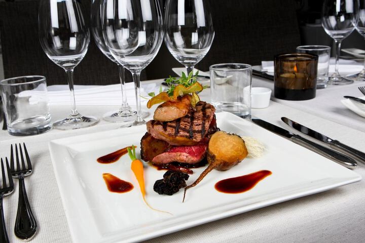 Dining 36 of 57
