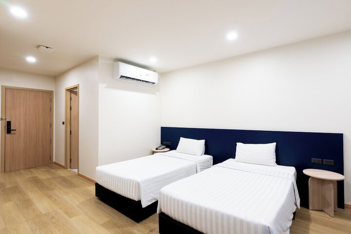 Room 12 of 64