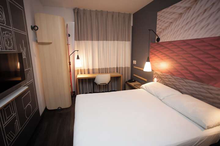 Room 26 of 98