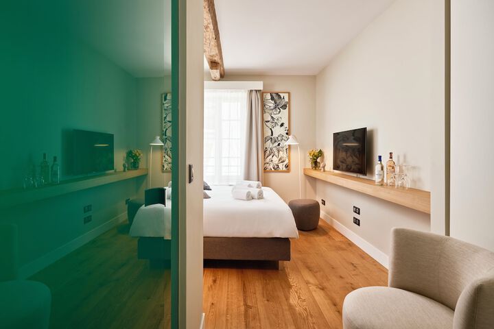 Room 12 of 48