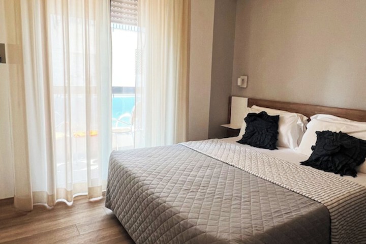 Room 27 of 74