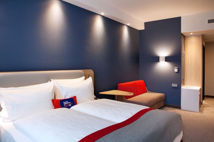 Room 16 of 73