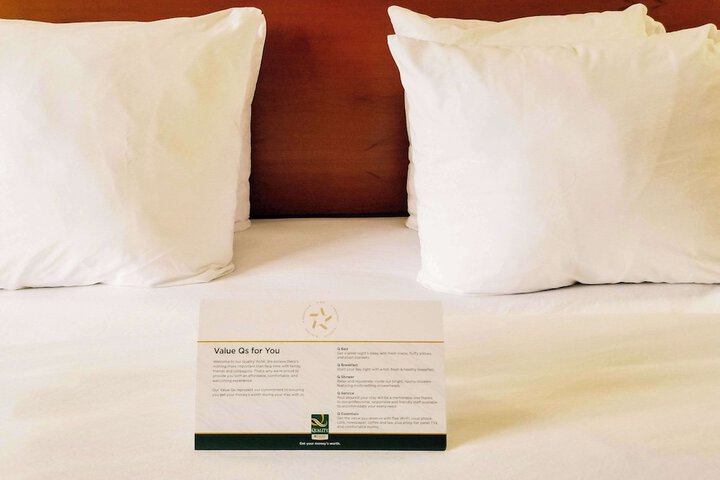 1 King Bed (3 of 8)