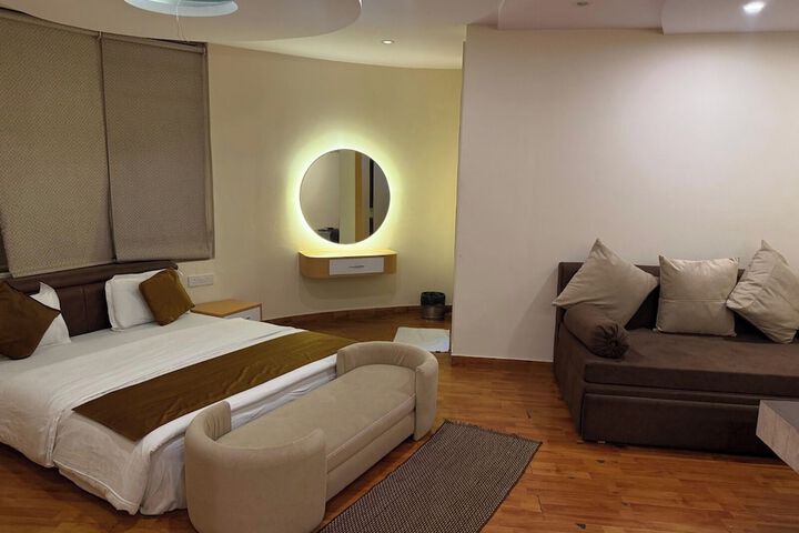 Room 32 of 51