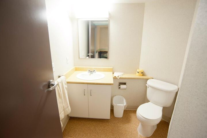 Room 28 of 46