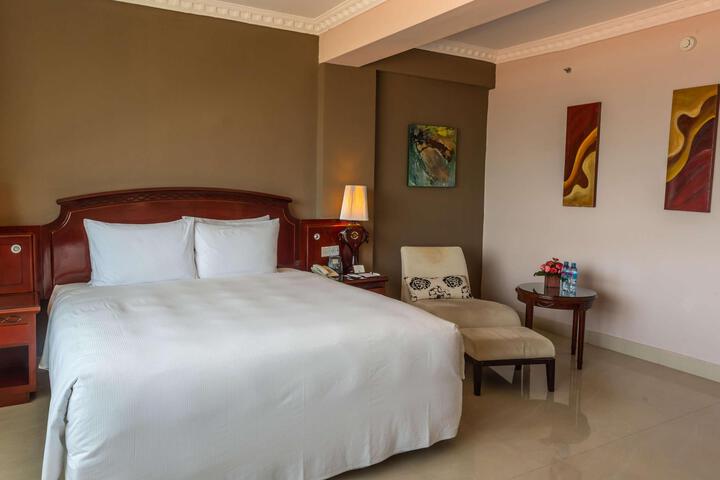 Room 43 of 64