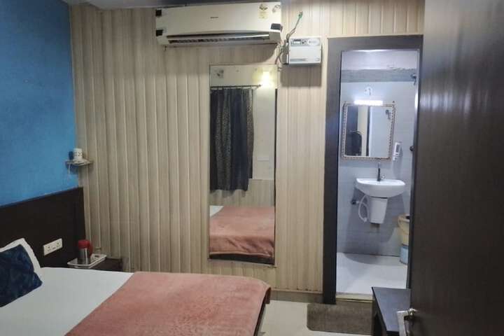 Room 6 of 14
