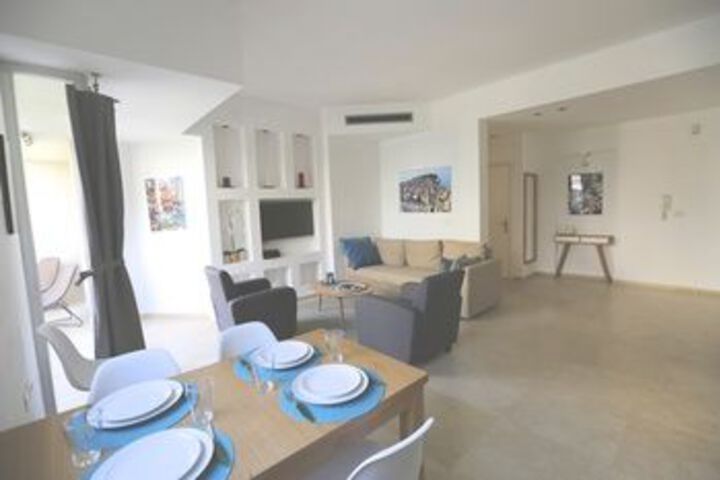 Room 14 of 21