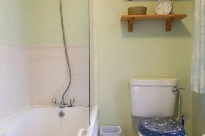 Room 7 of 14