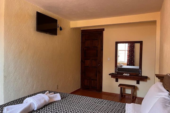 Room 4 of 25