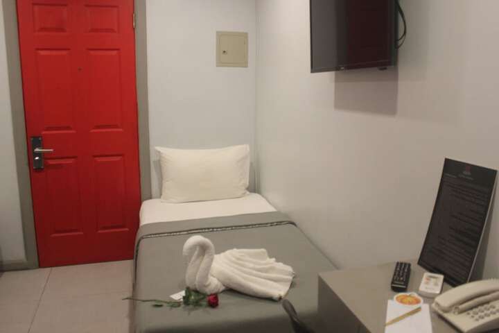 Room 7 of 15