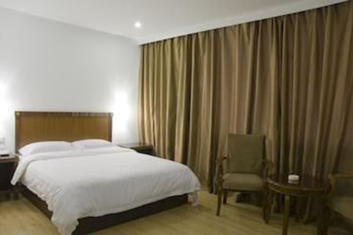 Room 16 of 33