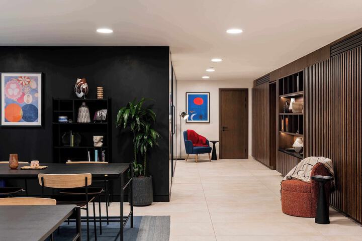 Lounge 61 of 66