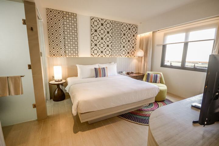 Room 18 of 52