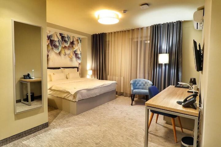 Room 11 of 24