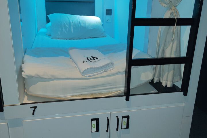 Room 10 of 39