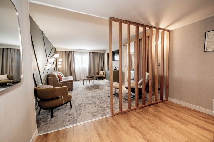Room 3 of 85
