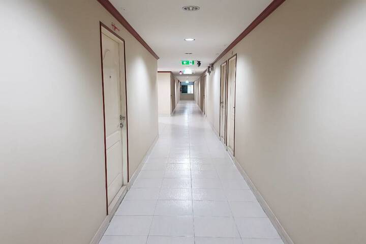 Ballroom/Hall 33 of 34