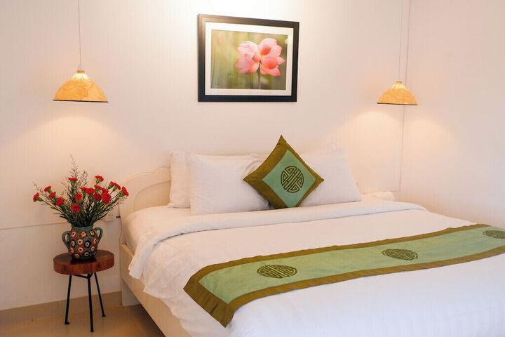 Room 2 of 9