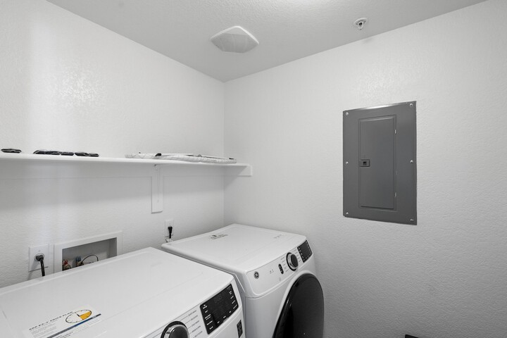 Laundry 18 of 33