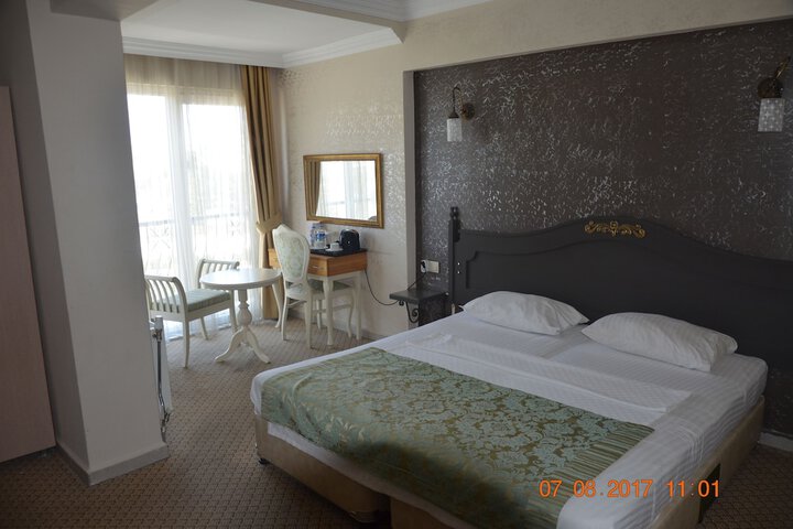 Room 27 of 69