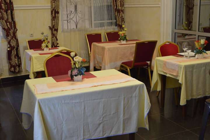Dining 6 of 7
