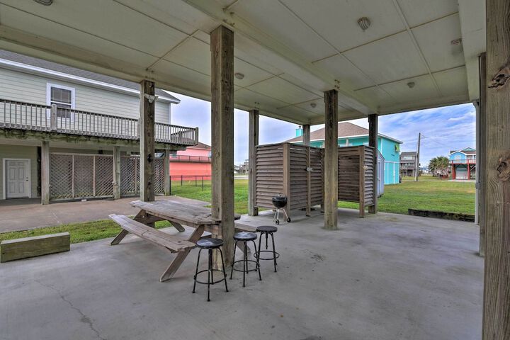 Ocean View & Grill: Crystal Beach Bungalow!
