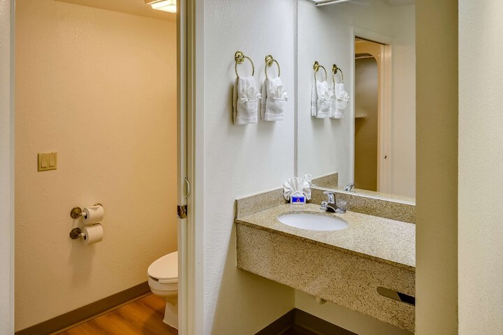 Room 21 of 27