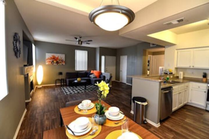 Safe Quiet &  Gorgeous Home 15 Minutes to Strip! in Las Vegas, CA
