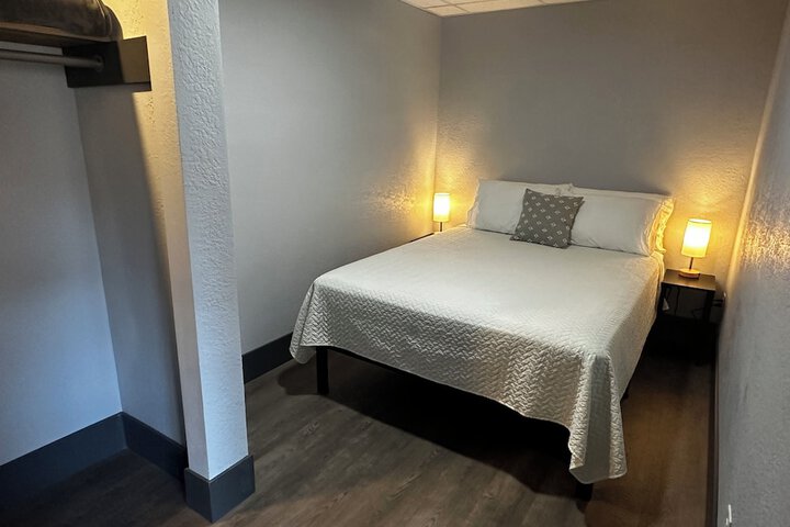 Room 2 of 32