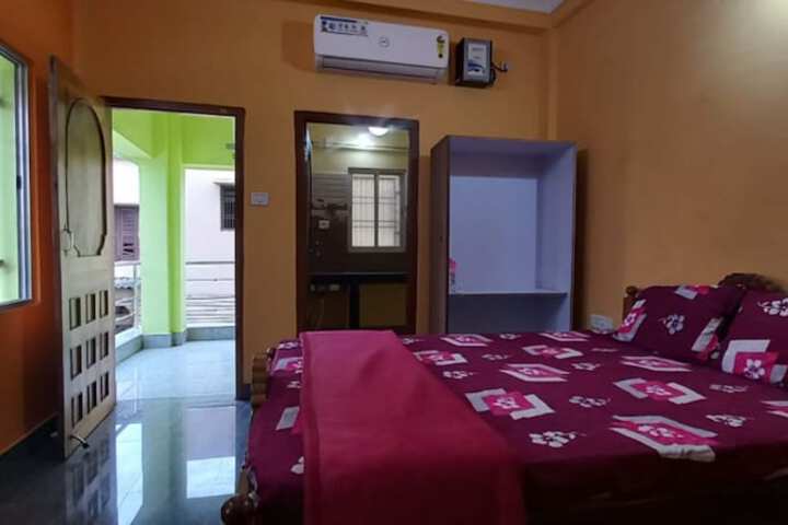 Room 4 of 16