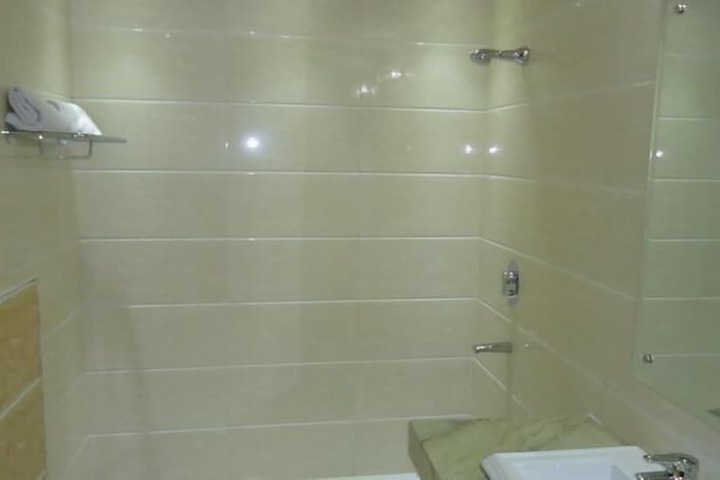 Room 70 of 98