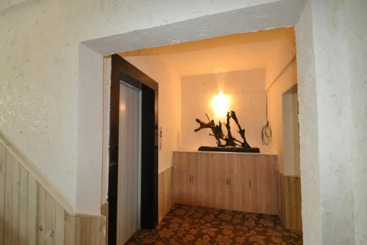Room 5 of 17