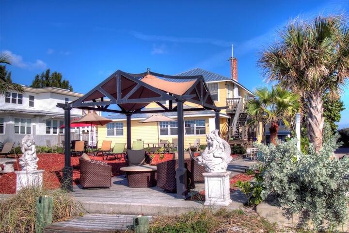 Hotel Exterior 21 of 29