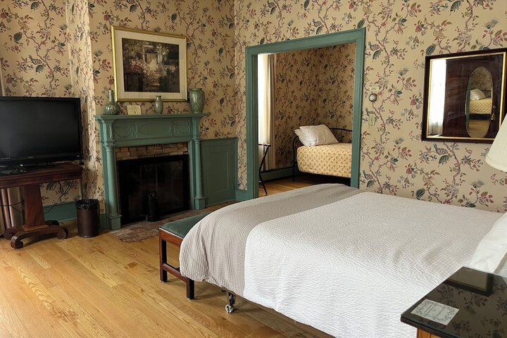 Room 28 of 43
