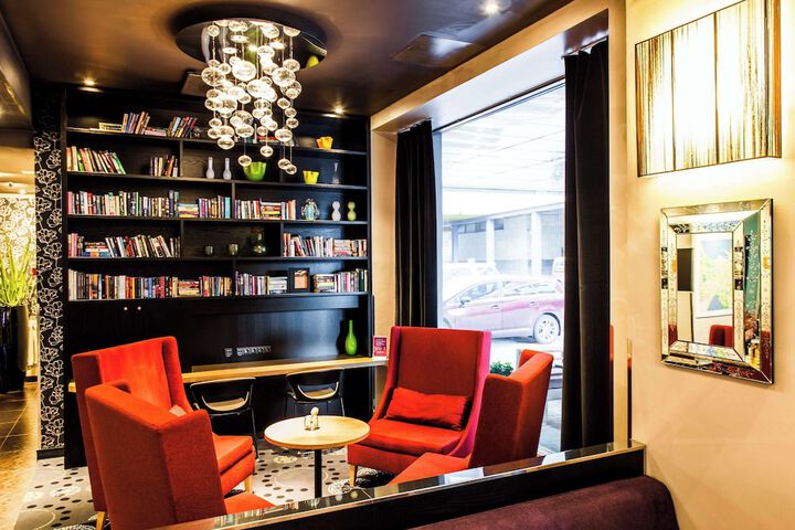 Entrance & Lobby