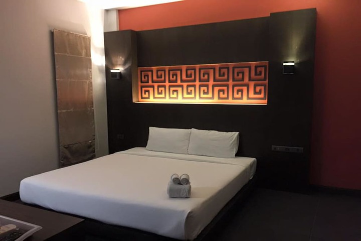 Room 2 of 22