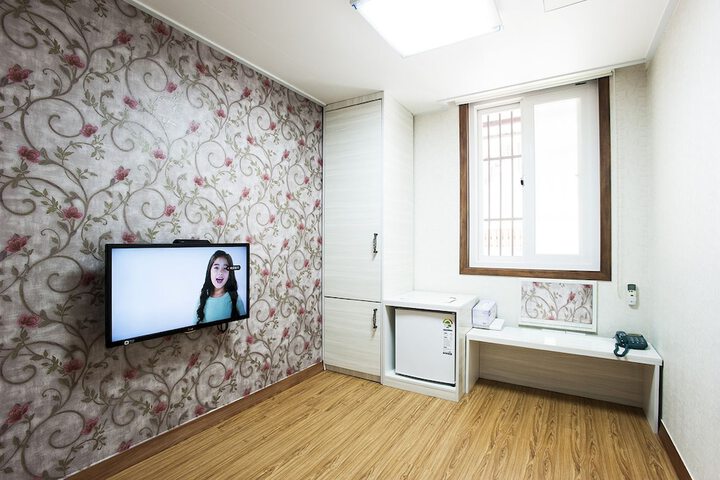 Room 2 of 35