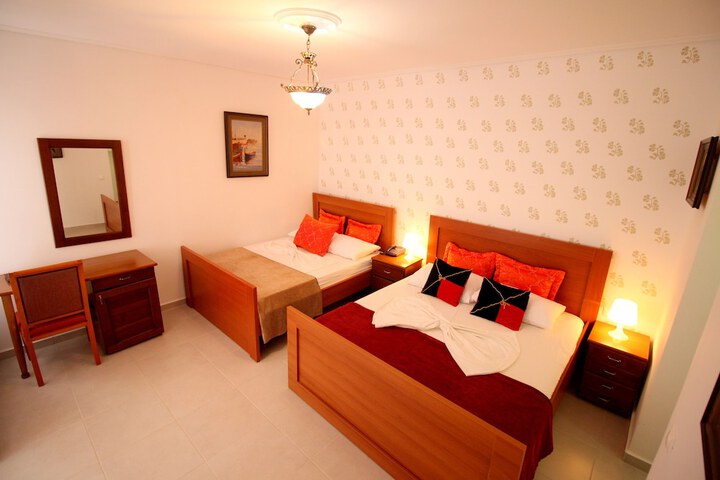 Room 13 of 177
