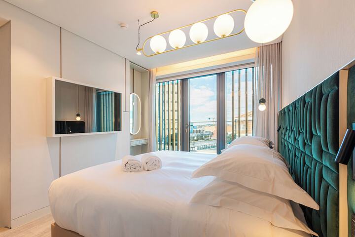 Room 6 of 113